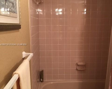315 Se 11th Terrace - Photo Thumbnail 14