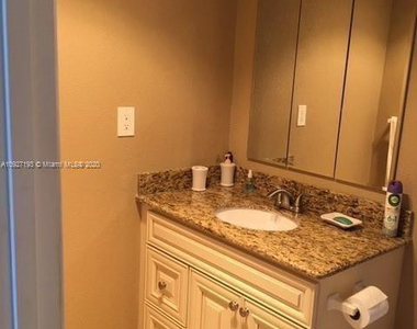 315 Se 11th Terrace - Photo Thumbnail 11