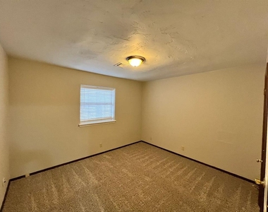 752 W Forest Drive - Photo Thumbnail 6