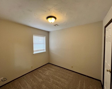 752 W Forest Drive - Photo Thumbnail 11