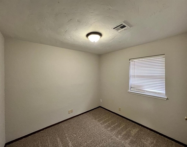 752 W Forest Drive - Photo Thumbnail 10
