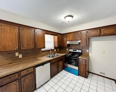 752 W Forest Drive - Photo Thumbnail 4