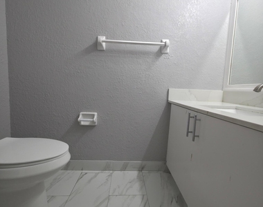 11441 Nw 41st Street - Photo Thumbnail 6