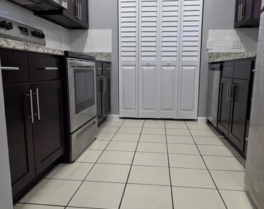 11441 Nw 41st Street - Photo Thumbnail 3
