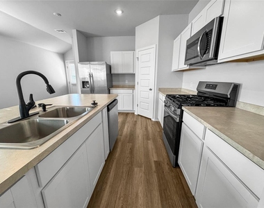 1212 Guthrie Farms Boulevard - Photo Thumbnail 5