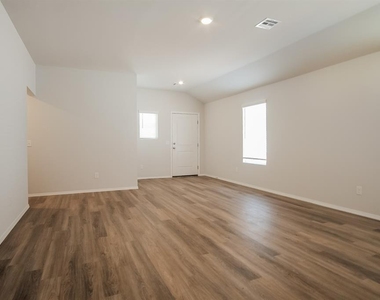 1212 Guthrie Farms Boulevard - Photo Thumbnail 3