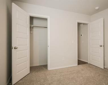 1212 Guthrie Farms Boulevard - Photo Thumbnail 11