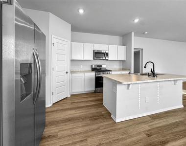 1212 Guthrie Farms Boulevard - Photo Thumbnail 6