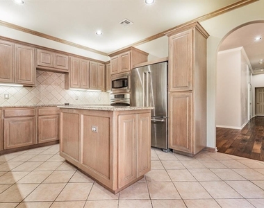 4001 Ne 138th Terrace - Photo Thumbnail 7