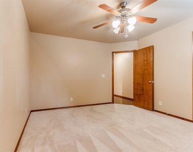 16616 Hardwood Place - Photo Thumbnail 37