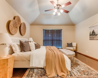 16616 Hardwood Place - Photo Thumbnail 21