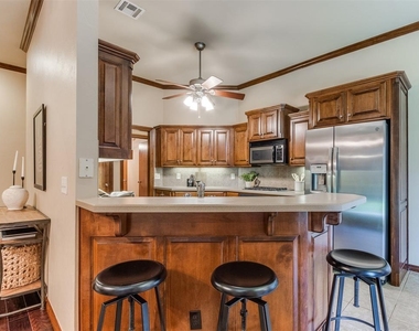 16616 Hardwood Place - Photo Thumbnail 12