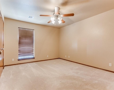 16616 Hardwood Place - Photo Thumbnail 38