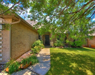 16616 Hardwood Place - Photo Thumbnail 2