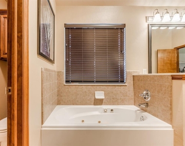 16616 Hardwood Place - Photo Thumbnail 26