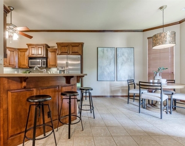16616 Hardwood Place - Photo Thumbnail 11