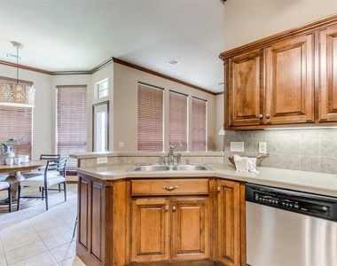16616 Hardwood Place - Photo Thumbnail 16