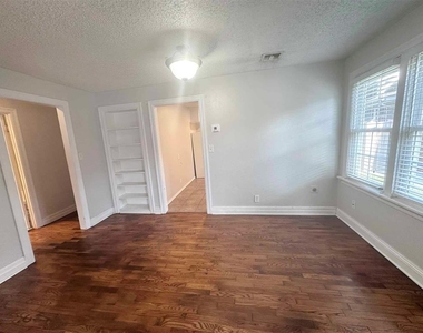 4605 N Hammond Avenue - Photo Thumbnail 4