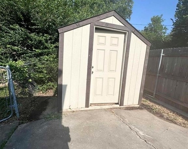 4605 N Hammond Avenue - Photo Thumbnail 21
