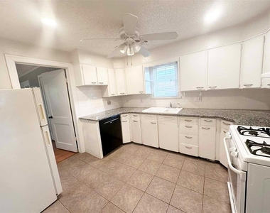 4605 N Hammond Avenue - Photo Thumbnail 7