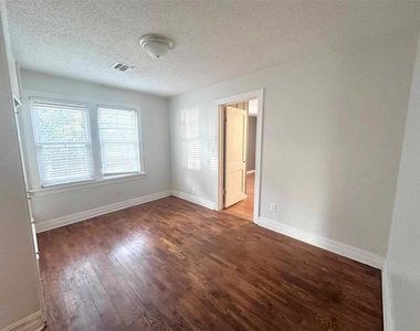 4605 N Hammond Avenue - Photo Thumbnail 13