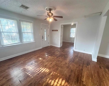 4605 N Hammond Avenue - Photo Thumbnail 3