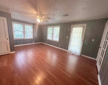 4605 N Hammond Avenue - Photo Thumbnail 16