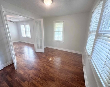 4605 N Hammond Avenue - Photo Thumbnail 9
