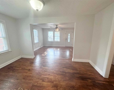 4605 N Hammond Avenue - Photo Thumbnail 5