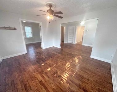 4605 N Hammond Avenue - Photo Thumbnail 2