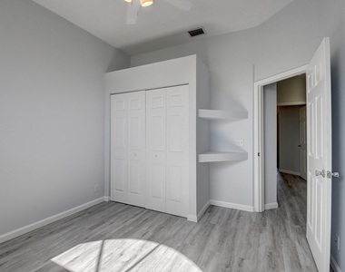 10201 Lexington Lakes Boulevard N - Photo Thumbnail 23