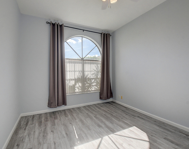 10201 Lexington Lakes Boulevard N - Photo Thumbnail 22
