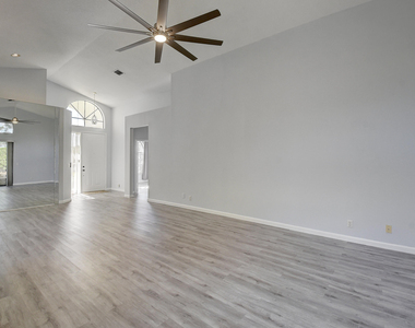 10201 Lexington Lakes Boulevard N - Photo Thumbnail 8