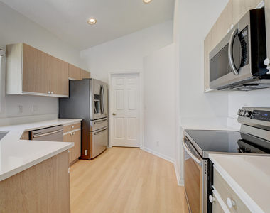 10201 Lexington Lakes Boulevard N - Photo Thumbnail 13
