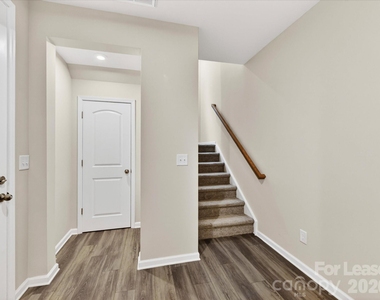 420 Burr Street - Photo Thumbnail 4