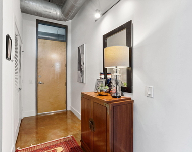 180 Ne 4th Avenue - Photo Thumbnail 1