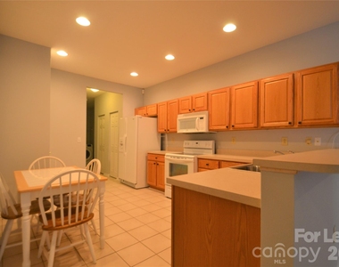 8035 Sultana Circle - Photo Thumbnail 6