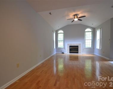 8035 Sultana Circle - Photo Thumbnail 5