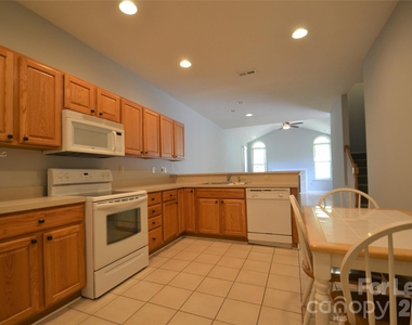 8035 Sultana Circle - Photo Thumbnail 11
