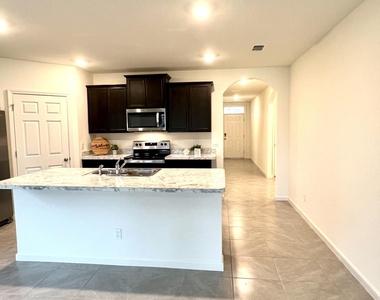 4011 Sw Kidd Court - Photo Thumbnail 11