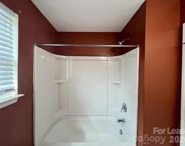 4828 Lynn Lee Circle - Photo Thumbnail 11