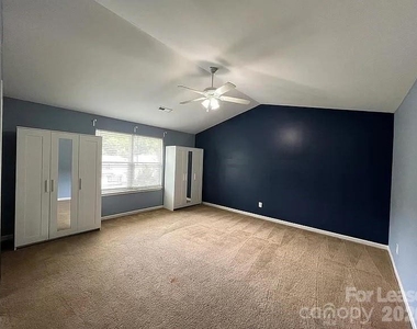 4828 Lynn Lee Circle - Photo Thumbnail 5