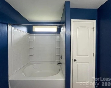 4828 Lynn Lee Circle - Photo Thumbnail 8