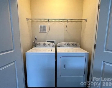 4828 Lynn Lee Circle - Photo Thumbnail 12