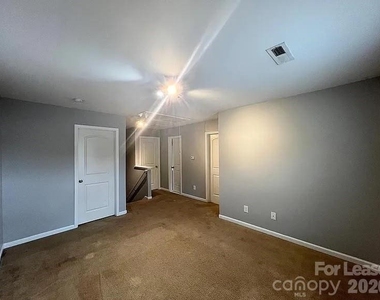 4828 Lynn Lee Circle - Photo Thumbnail 4