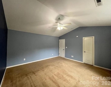 4828 Lynn Lee Circle - Photo Thumbnail 6