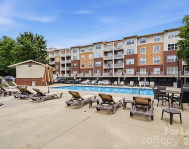 1000 E Woodlawn Road - Photo Thumbnail 5