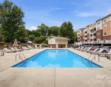 1000 E Woodlawn Road - Photo Thumbnail 4