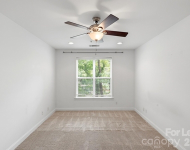 1000 E Woodlawn Road - Photo Thumbnail 40