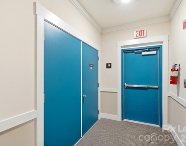 1000 E Woodlawn Road - Photo Thumbnail 43